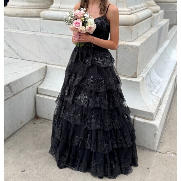 Ladivine by Cinderella Divine Ball Gown Formal Dress Prom Lace Tiered Size XS - Picture 2 of 13